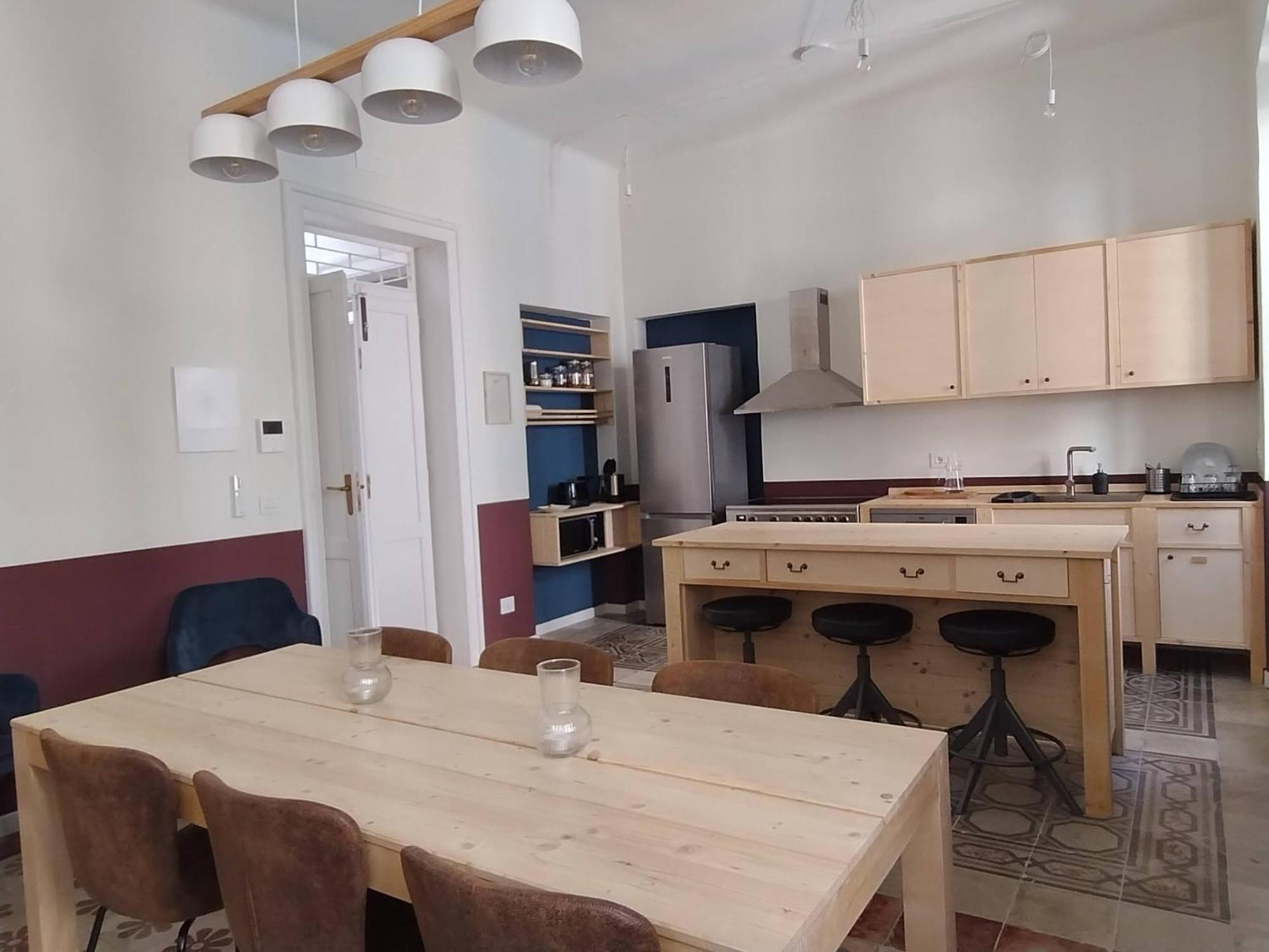 Pensión Lostabile & Coworking *